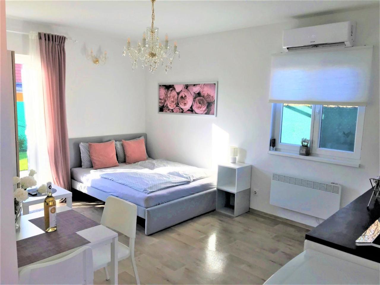 Modry Apartman 2 - Studio Znojmo Exteriör bild